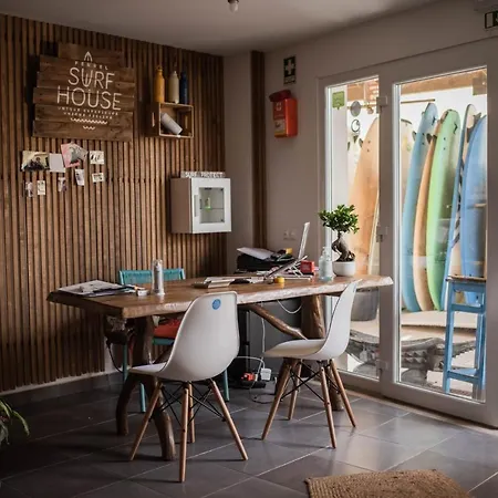 Ferrel Surf House Ostello *